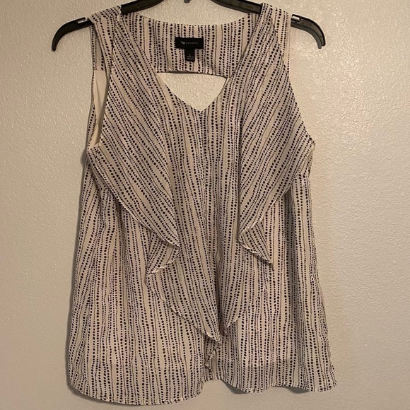 AB Studio Polka Dot V-Neck Top
Women's Size L Ruffled Key Hole
Back Lined - Picture 1 of 3